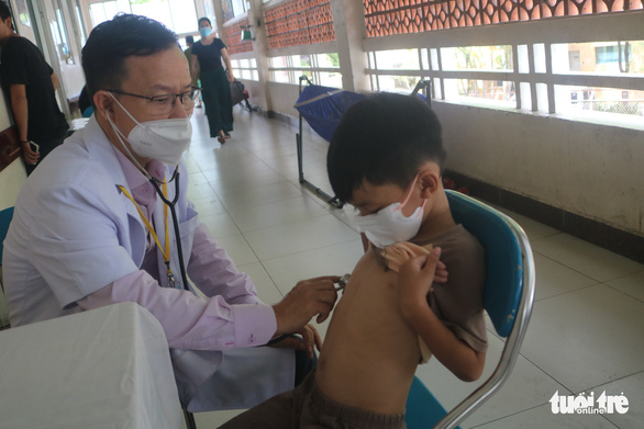 Trẻ bị táo bón vì sợ... nhà vệ sinh ở trường học