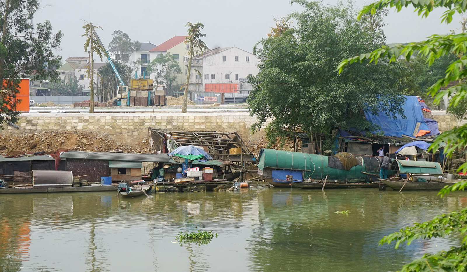 Chuyện người phụ nữ tự đẻ 4 đứa con trên thuyền ở sông Vinh