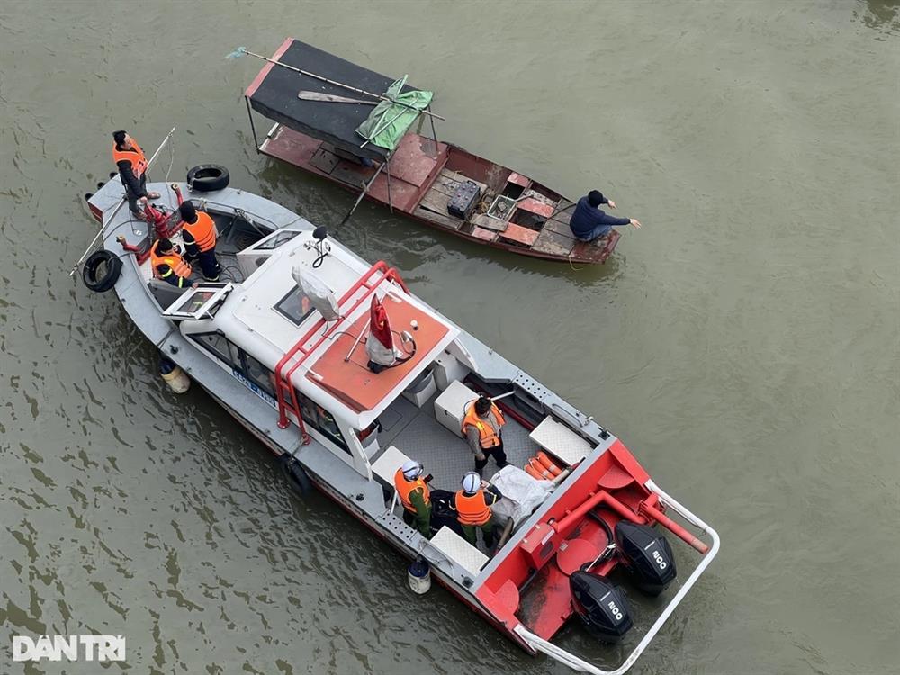 Công an lập hồ sơ vụ 4 mẹ con nghi nhảy cầu Đông Trù